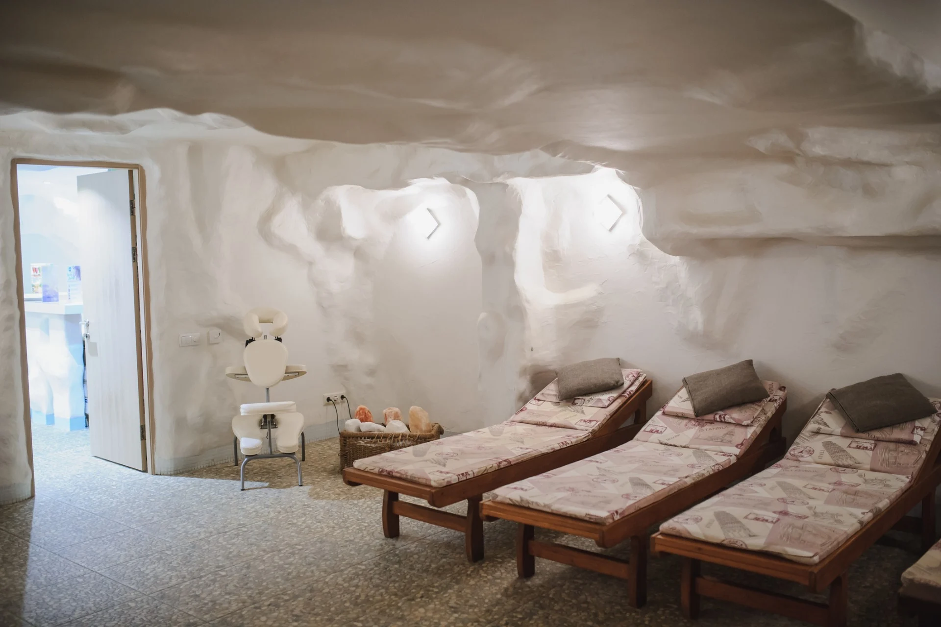 salt cave treatment room